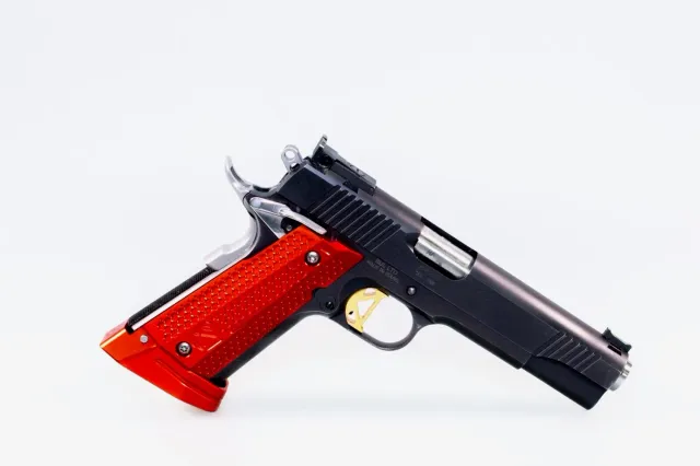 M-Arms Monarch 2 1911 grepssett + magwell rød ALU skadet
