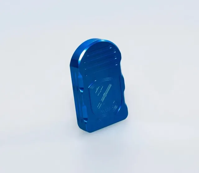 M-Arms STD Retro magasinplate blå alu +1
