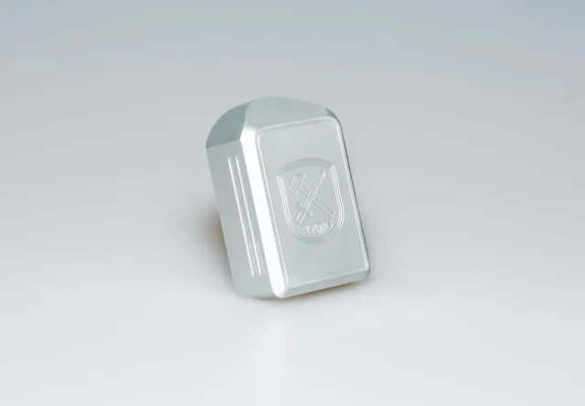 M-Arms Classic Line +2 magasinbunnplate sølv glatt aluminium