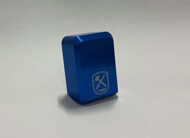 M-Arms Cubo +2 magasinplate blå aluminium ripe