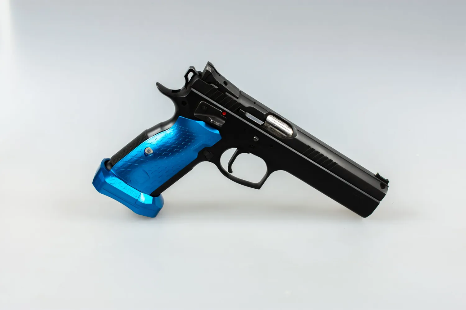M-Arms Monarch 1 magwell CZ Shadow 2 blå alu