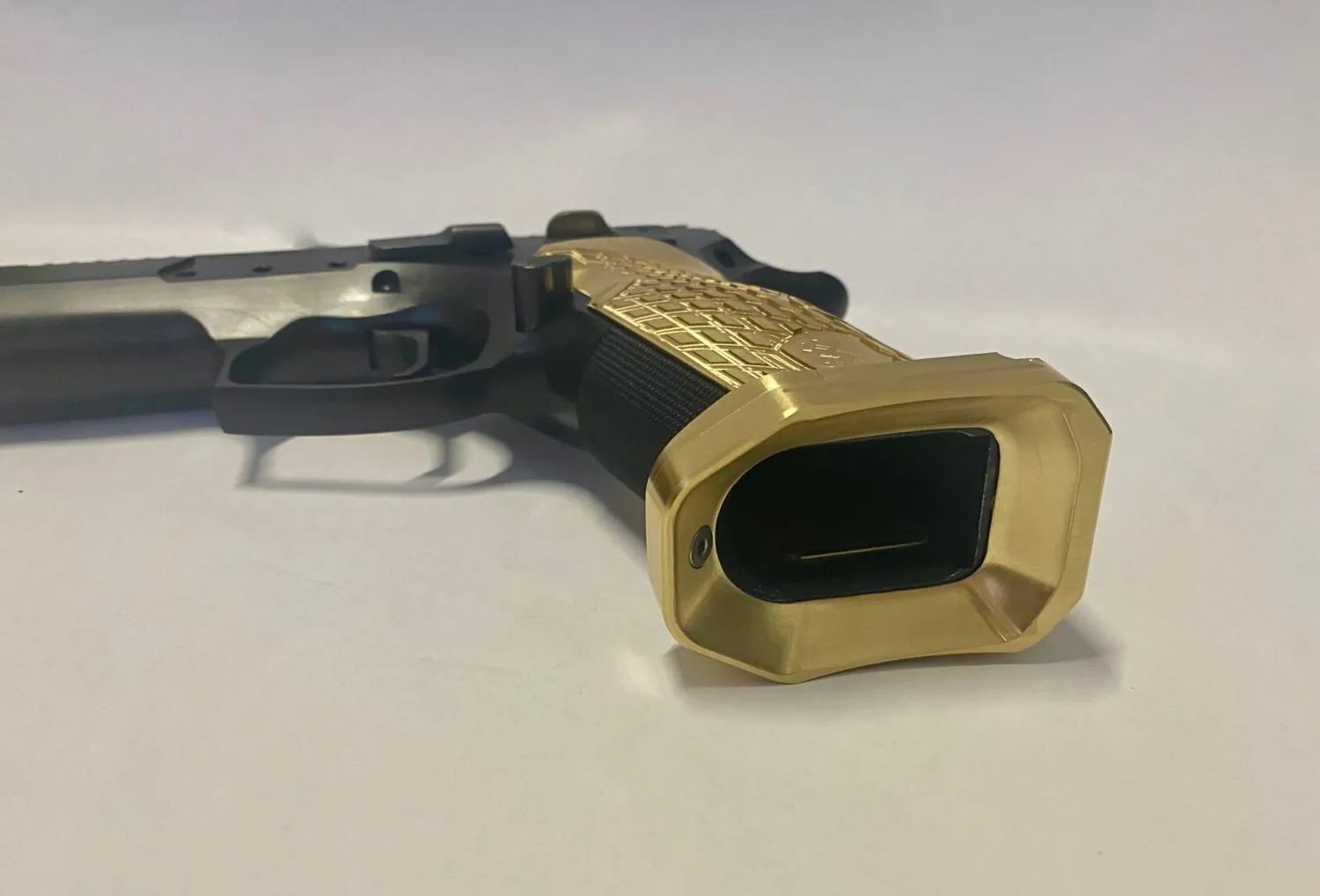 M-Arms Monarch 1 CZ TSO TS2 magwell svart alu skadet
