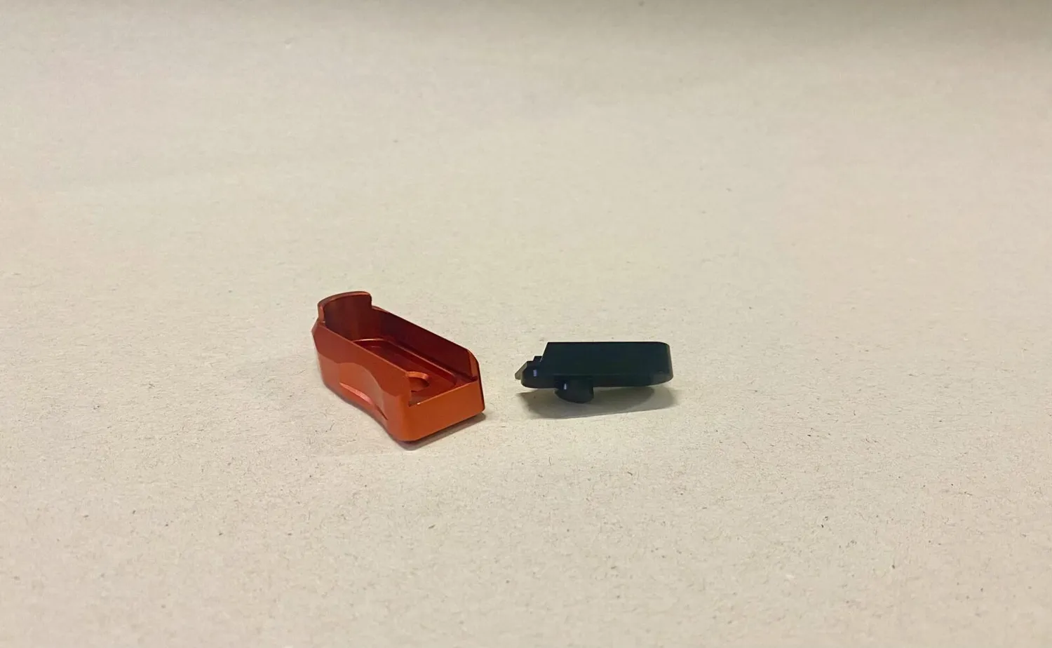 M-Arms 1911 9mm magasinplate Mec-Gar Gen2 rød aluminium