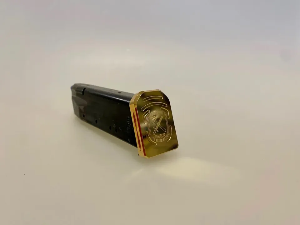 M-Arms STD Magwell +1 magasinplate gull alu 24 karat