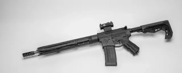 Unique Arms Swords-15 håndguard AR-15 M-LOK