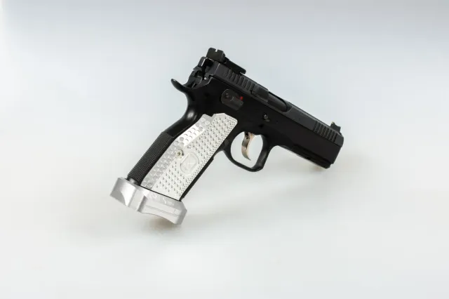 M-Arms Monarch 1 grepsett CZ TS sølv magwell