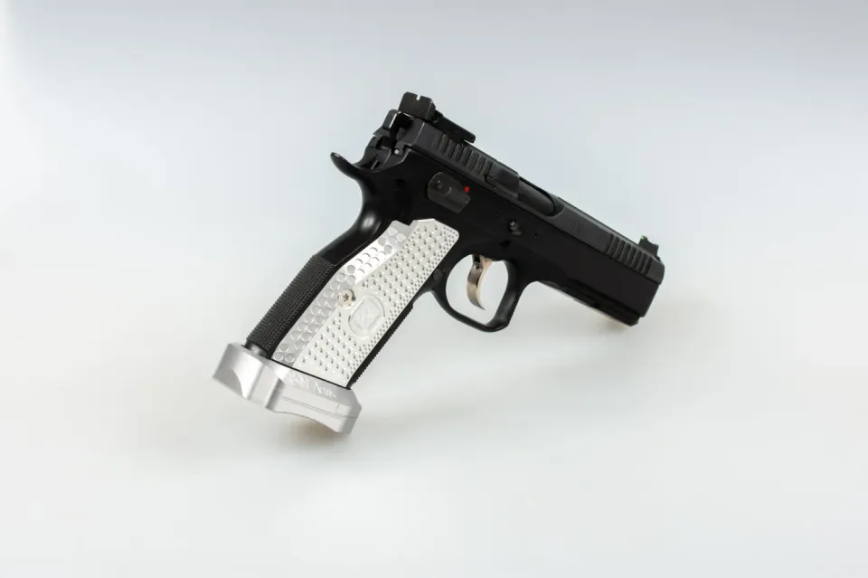 M-Arms Monarch 1 grepsett CZ TS sølv magwell